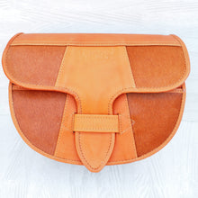 Load image into Gallery viewer, Caramel Purse